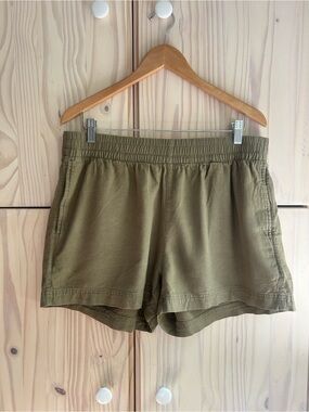 Linen Women's Elastic-Waist Olive Shorts
